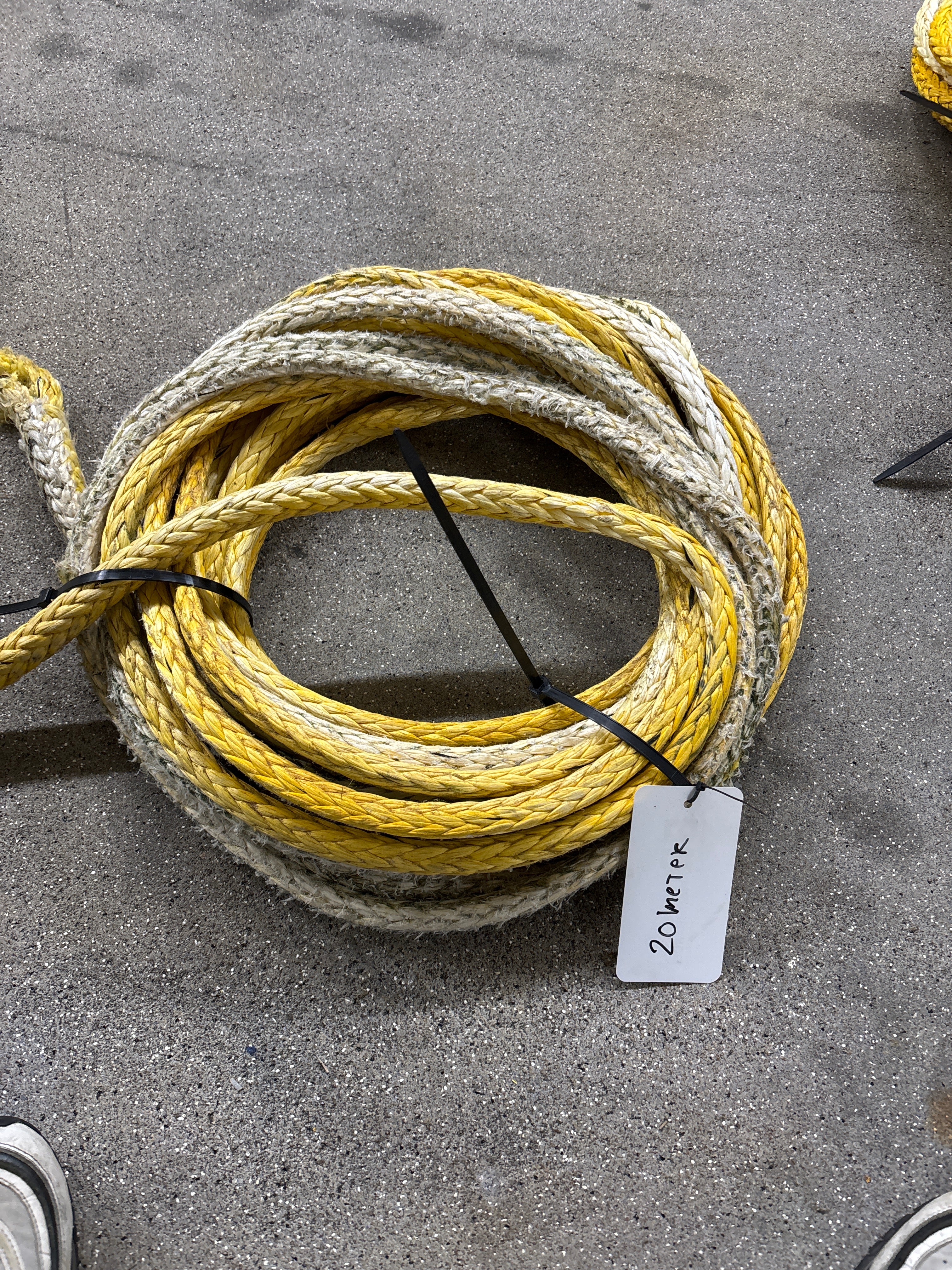 Gebruikte Dyneema 18mm 2 kleine ogen van ca 10cm