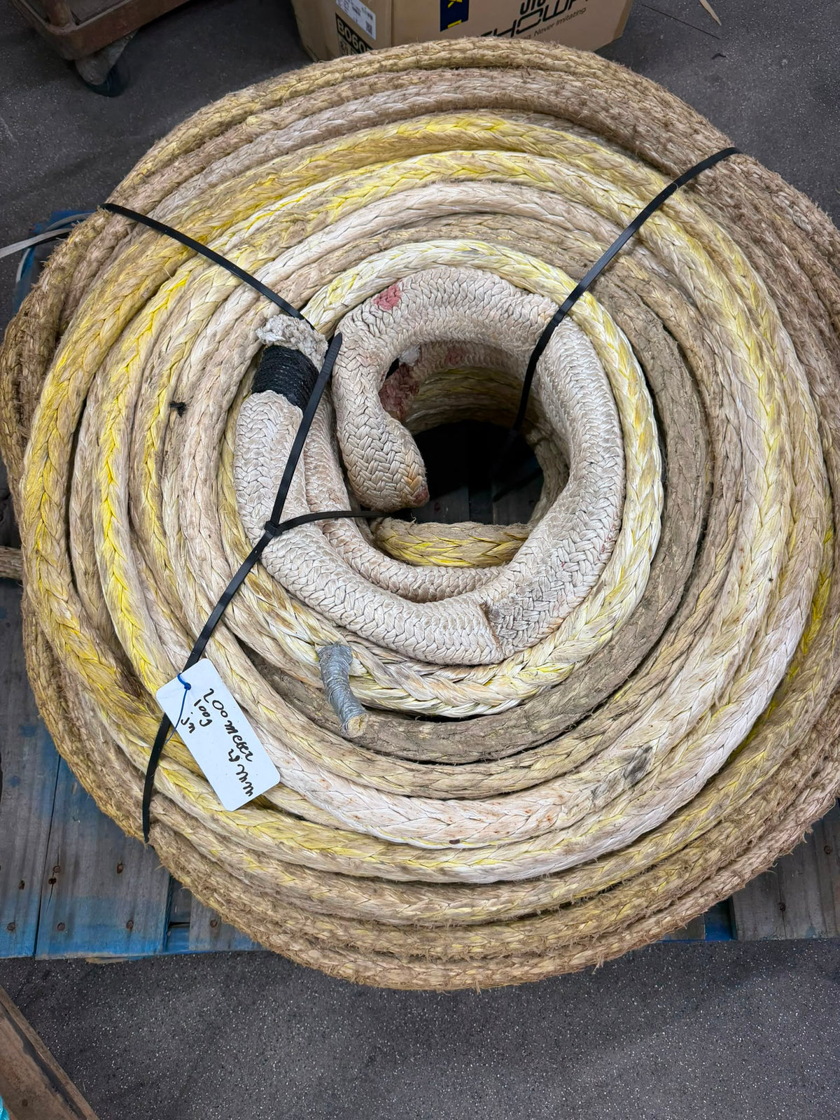 Gebruikte dyneema 200m/ 28mm + 2 ogen 1,5m