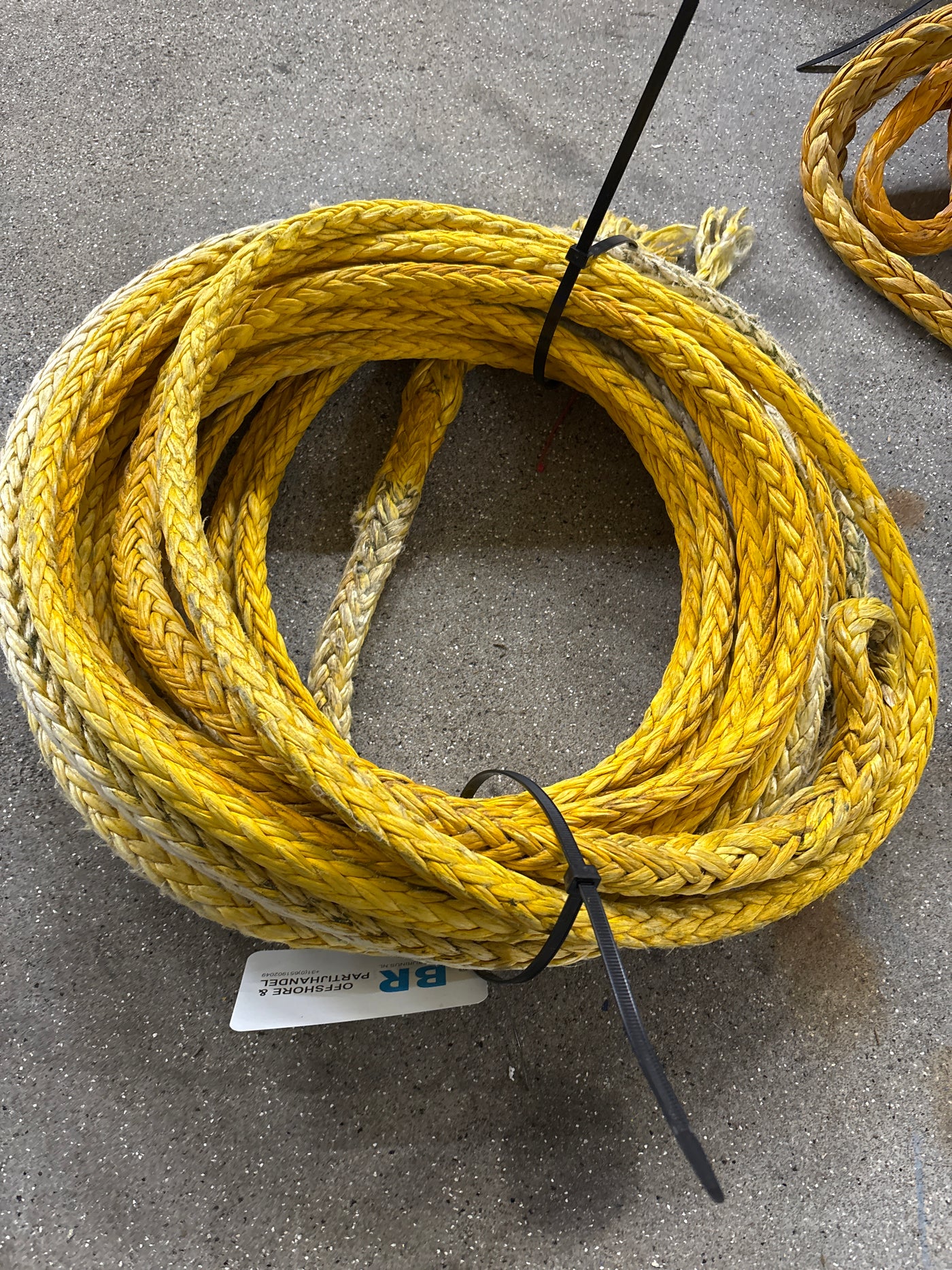 Gebruikte Dyneema 18mm 2 kleine ogen van ca 10cm