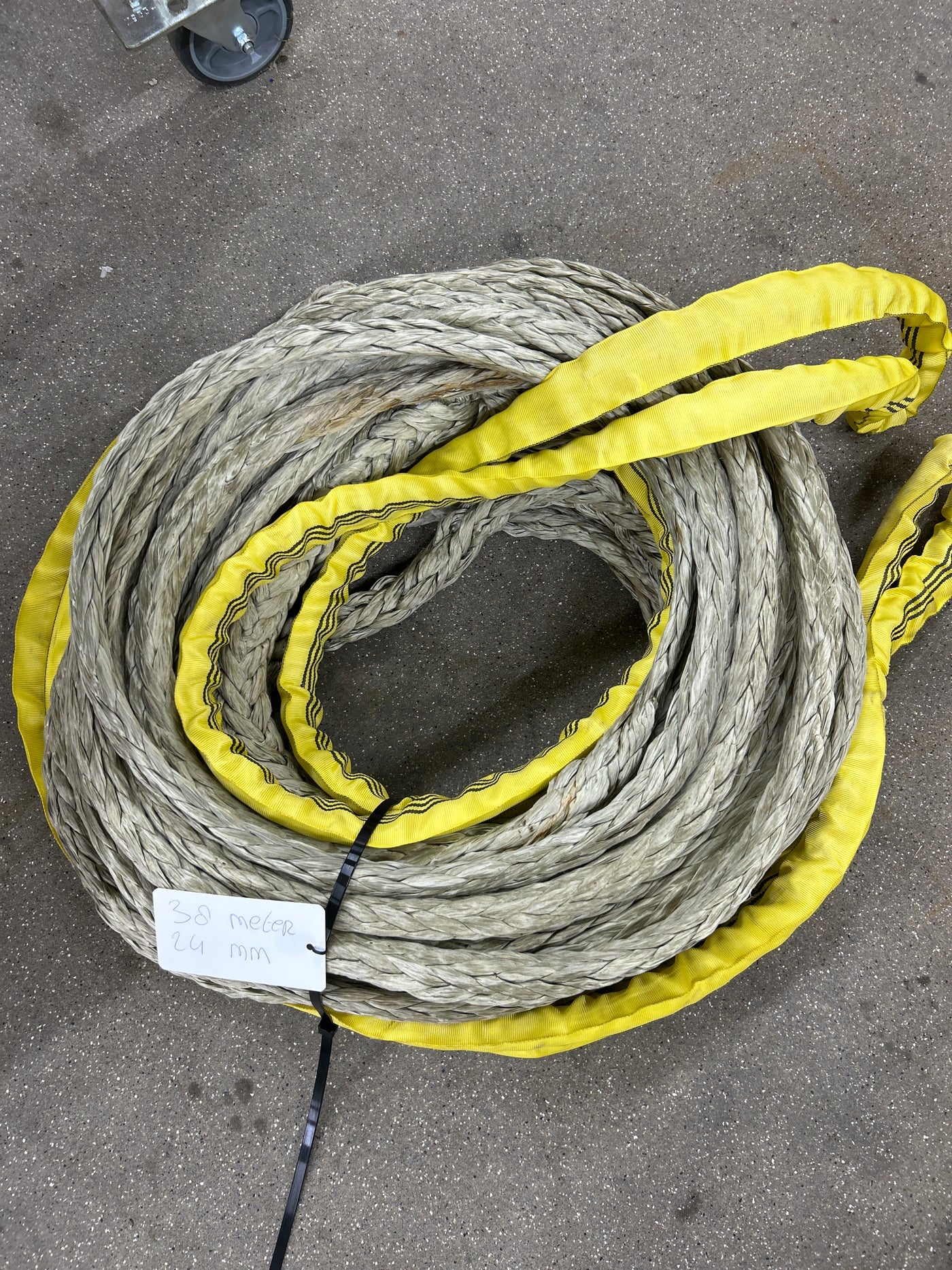 Gebruikte Dyneema 38 meter / 24mm +2 ogen