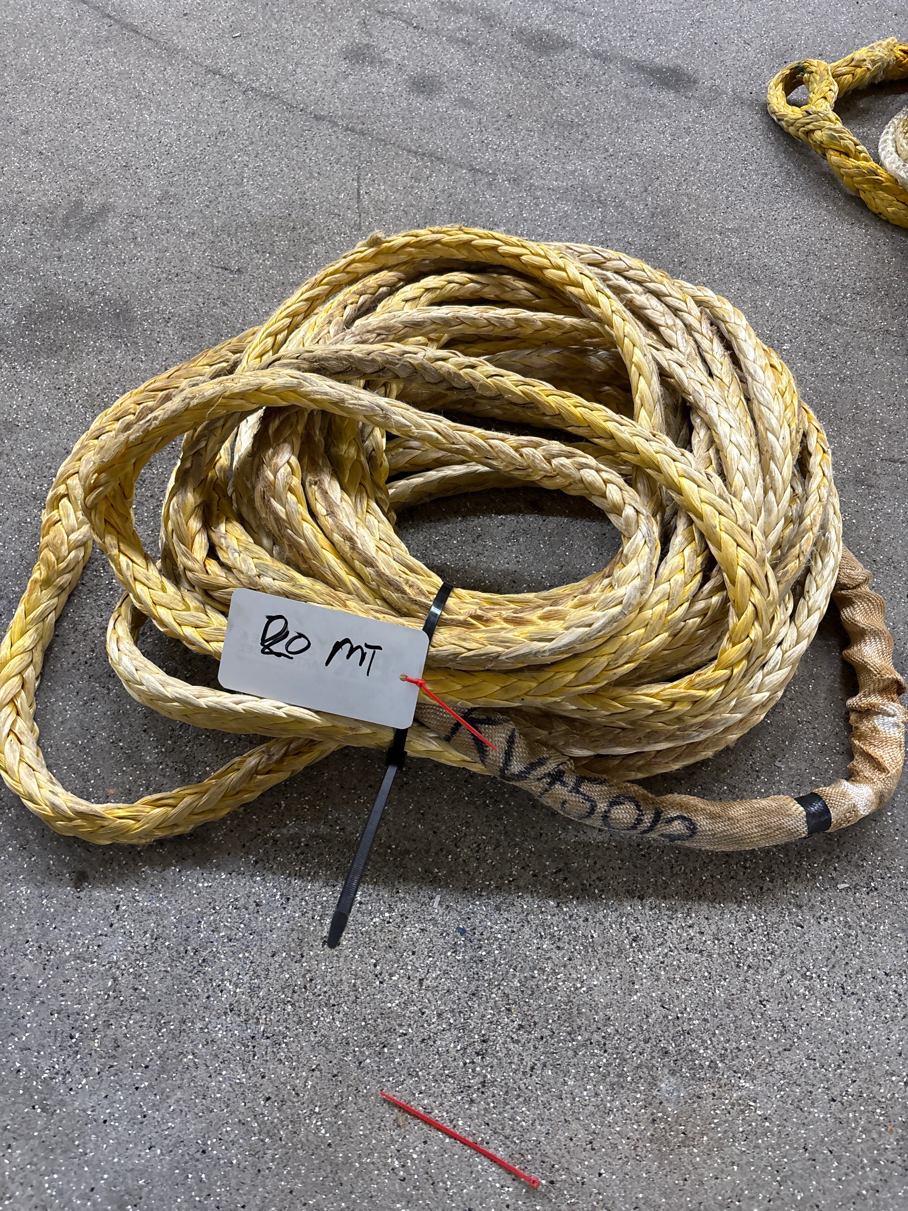 Gebruikte Dyneema 18mm 2 kleine ogen van ca 10cm