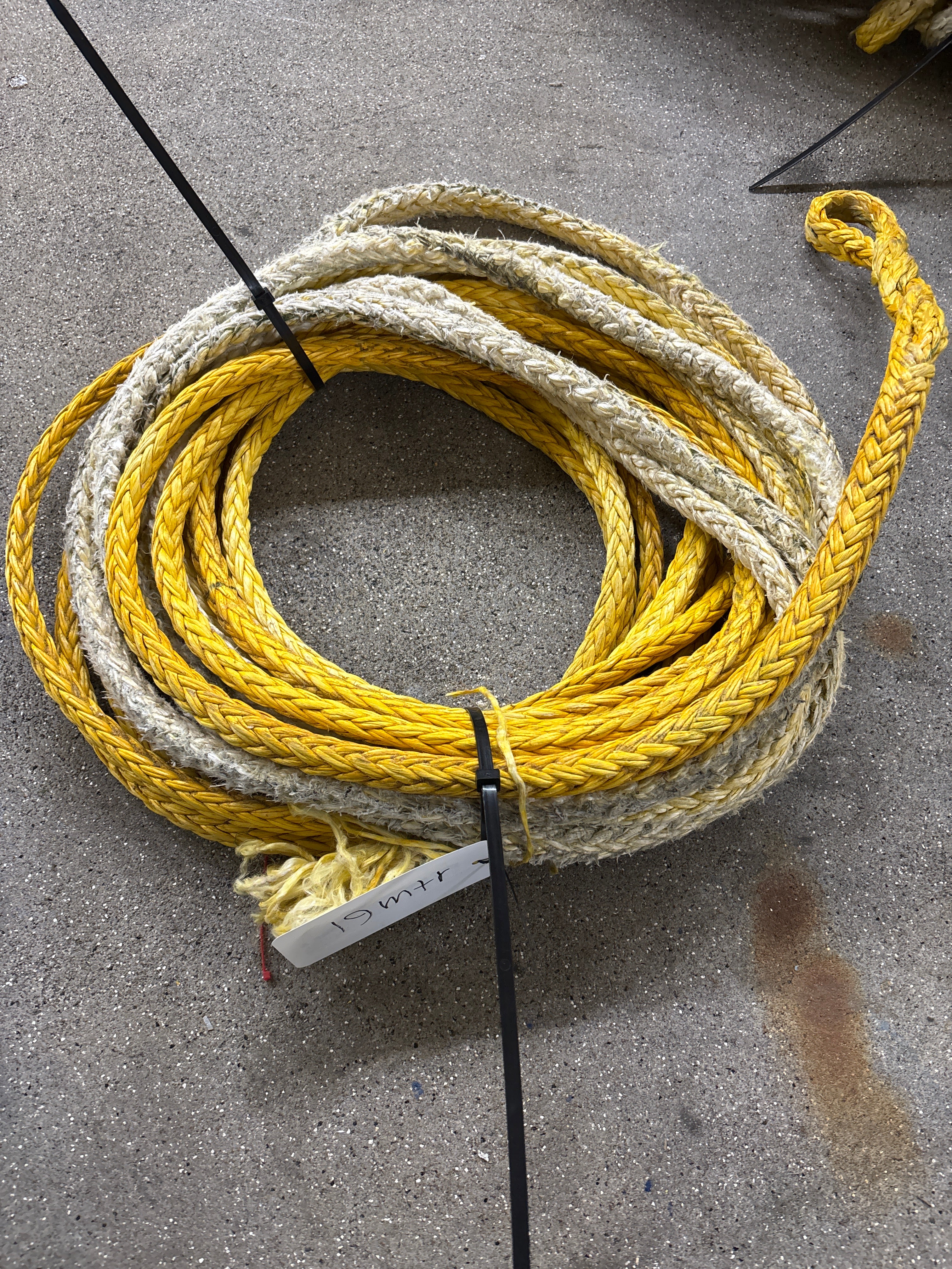 Gebruikte Dyneema 18mm 2 kleine ogen van ca 10cm