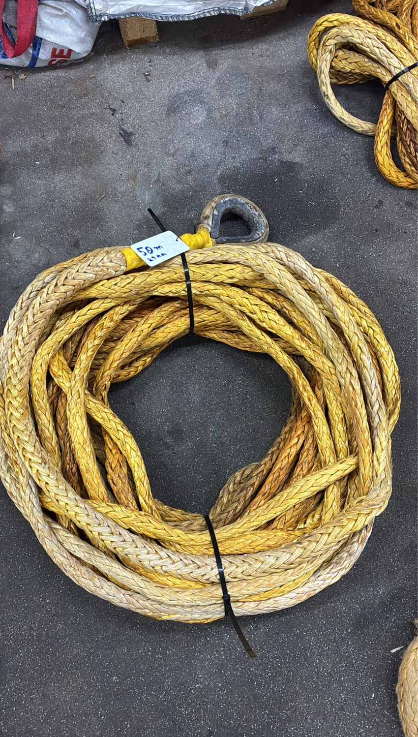 Gebruikte dyneema meer/ sleeplijn 58 meter/ 28mm + kous