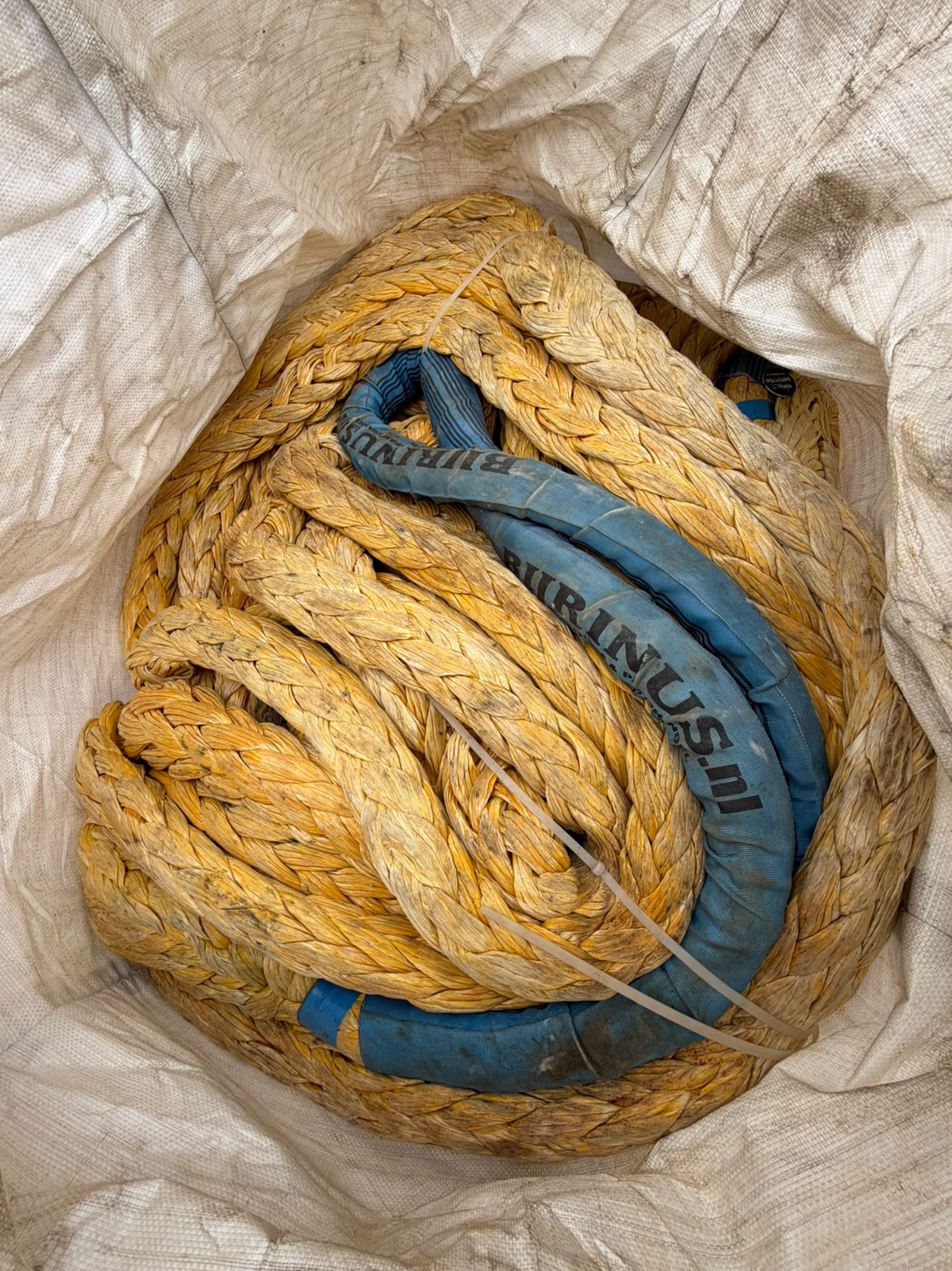 Gebruikte dyneema 57 meter / 48mm beide kanten lus