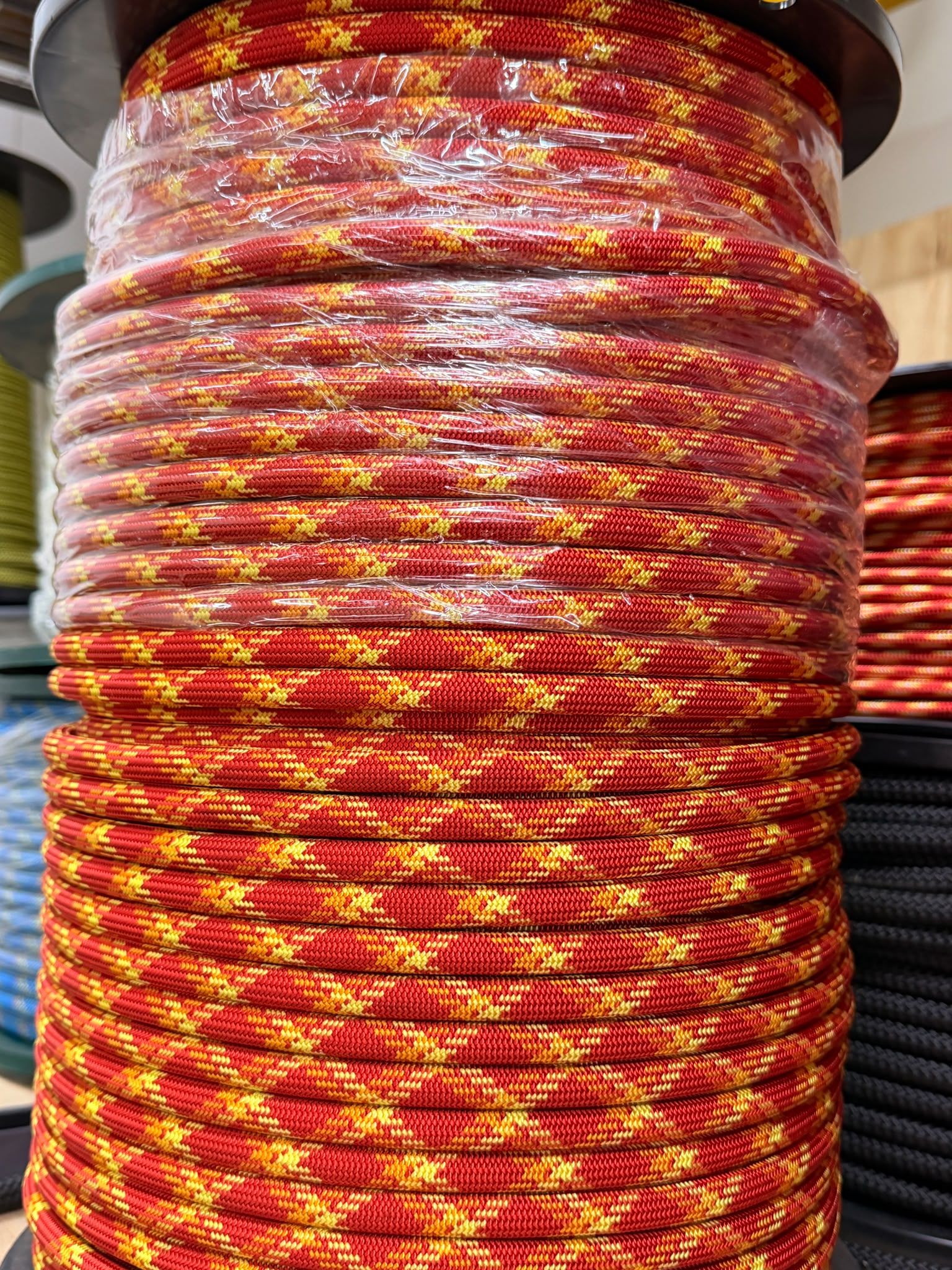 Polyester geel/ rood 200 meter/ 10mm